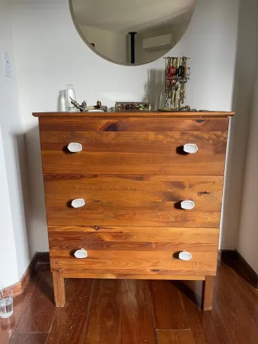 Cômoda de madeira