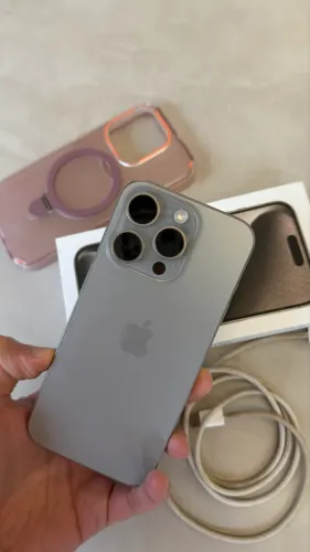 iPhone 15 Pro 256GB - Cinza Titanium