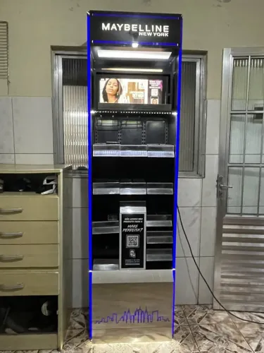 Vende-se balcão expositor com iluminação de led
