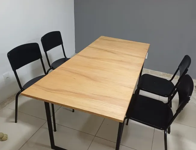 Mesa de reunião industrial