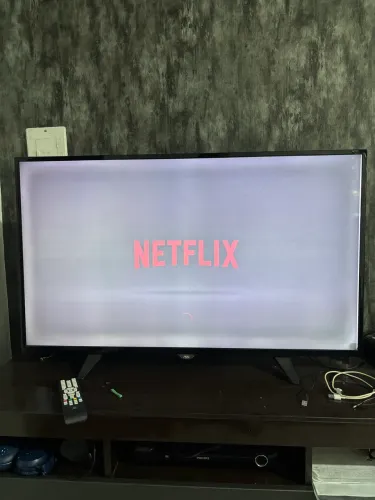 AOC SmartTV 43? tela clareada