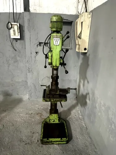 Furadeira de Coluna Yadoya FY-S 25 Engrenada 25mm Motor 1CV Trifásico