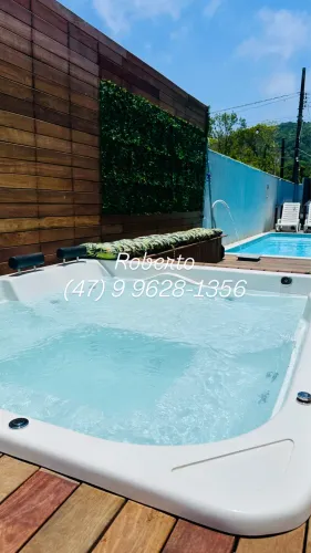 Casa com piscina e hidro temporada verão Bombinhas