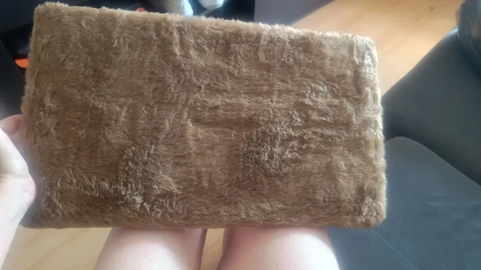 Suporte de parece para gatos com um chocalho ?
