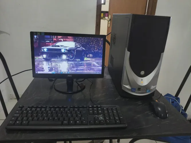 Vendo Pc completo i3 de primeira geração 4 g de ram ddr3 HD 320 já formatado pronto pra