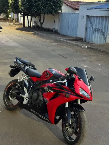 Motos