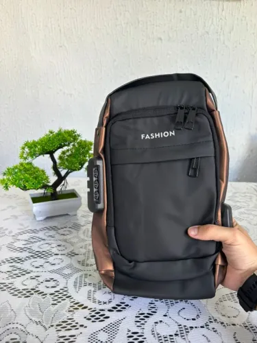 Mochila Transversal Antifurto USB à Prova d?Água com Trava de Segurança