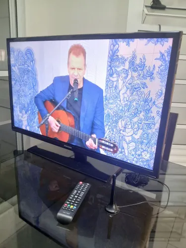 Tv sansung 32 digital com controle base e antena