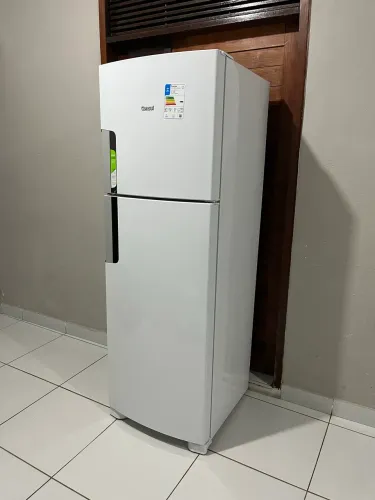Geladeira nova 1 mês de uso acompanha nota fiscal e garantia de 1 ano