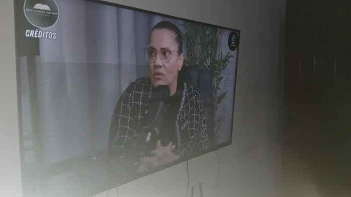Televisão com desfeito no led