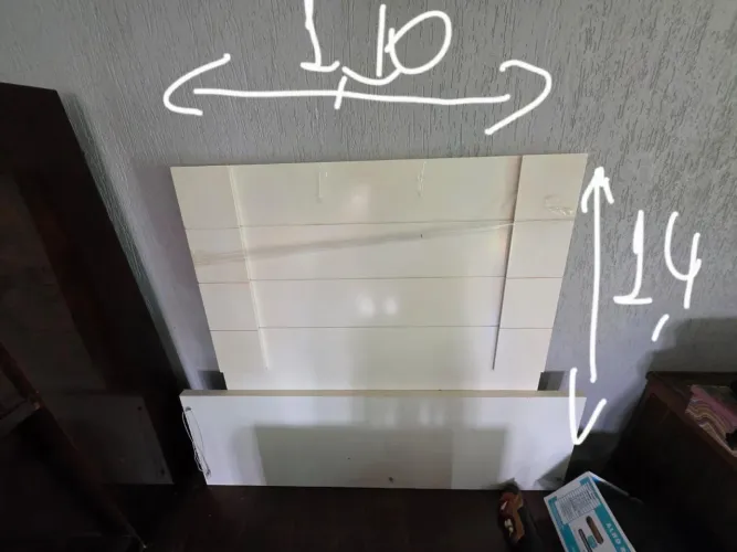 Cabeceira de cama de viúvo ou solteirão em bom estado 1,10x1,40m.