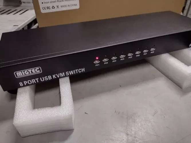 Chaveador Switch KVM 8 portas VGA - EL8CHKVM O Chaveador Switch KVM 8 portas VGA - EL8CHKV