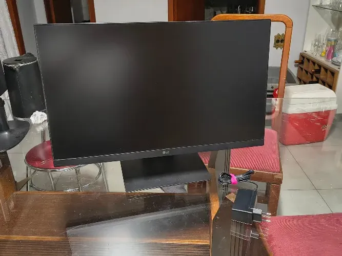 Monitor LG Ultragear 24GN60R 24pol 144Hz - Base inclusa caso more em Campo Grande