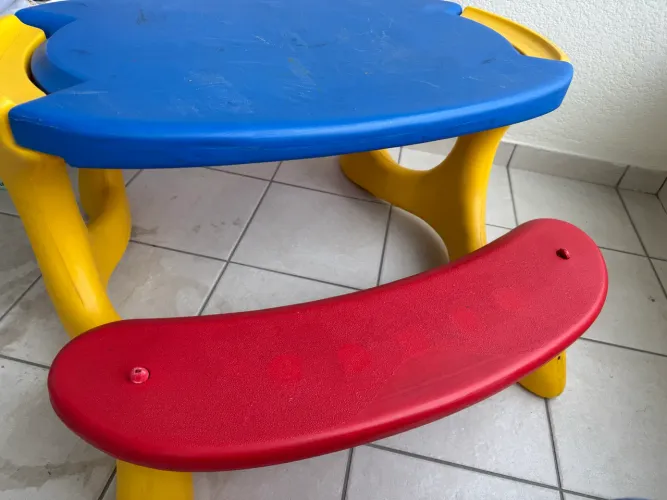 Mesa infantil Bandeirantes picnic em ótimo estado