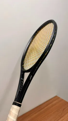 Raquete de Tênis Wilson RF 01 PRO Modelo desenvolvida pelo ROGER FEDERER