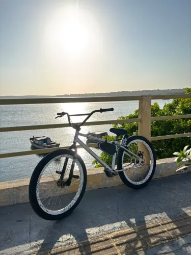 Bicicleta esportiva toda customizada - 1450 facilito cartao