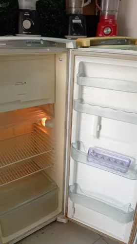 Geladeira 220v