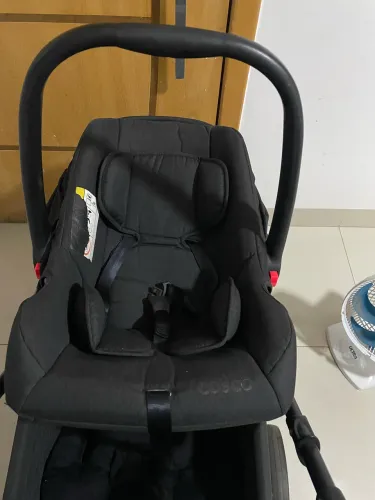 Carrinho que vira Moisés e bebe conforto