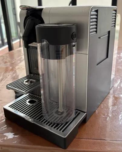 Máquina Nespresso Latissima Pro