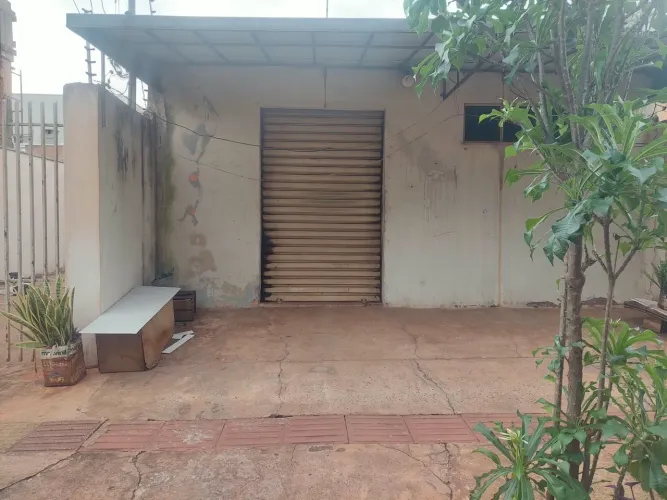 Casa e salão comercial