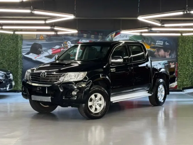 Toyota Hilux CD SRV 4X4 3.0 8V 116cv TB Diesel 2014