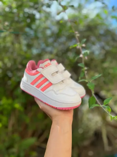 Tênis adidas