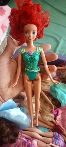 Boneca Ariel pequena sereia disney 