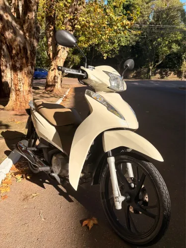 BIZ 125 banco caramelo 