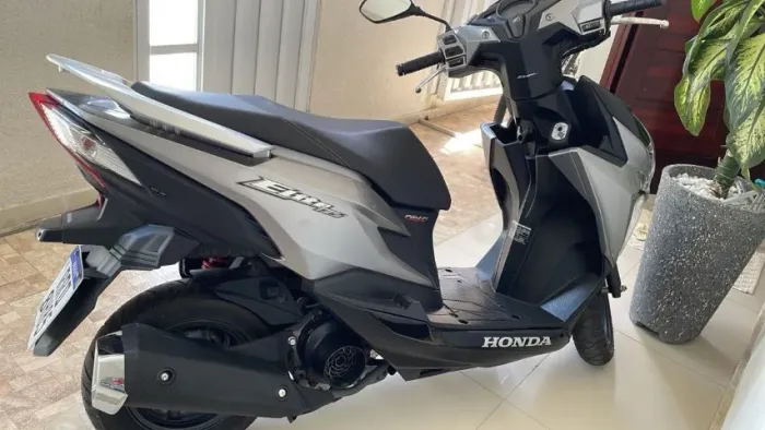 Moto Honda Elite 125 baixa quilometragem