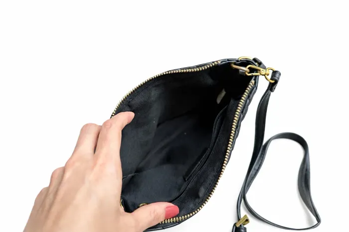 Bolsa Santa Lolla preta tiracolo