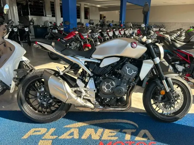 Honda CB 1000 R ano 2023, com apenas 4.000 km rodados, isso mesmo, 4.000 km rodados!