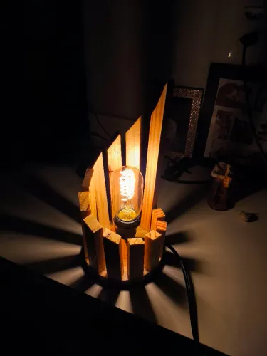 Luminária de mesa em espiral 