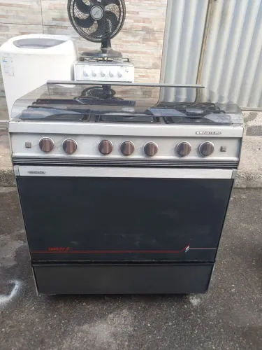 Vende-se Fogão Brastemp Quality II de 6 bocas e forno Autolimpante. R$850,00.