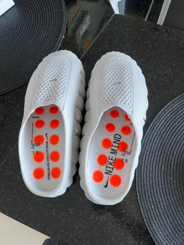 Nike mind 001