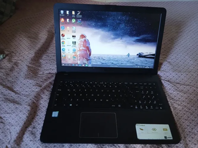 Notebook ASUS VivoBook i5, 8GB RAM, SSD 1TB, Windows 10 - Excelente estado