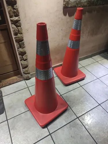 Cones sinalizadores emborrachados refletivos 