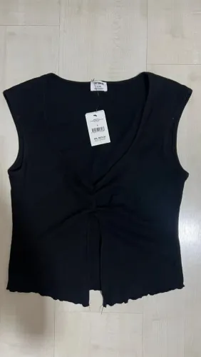 Blusa preta com abertura frontal da Cotton On, nova e ainda com etiqueta.