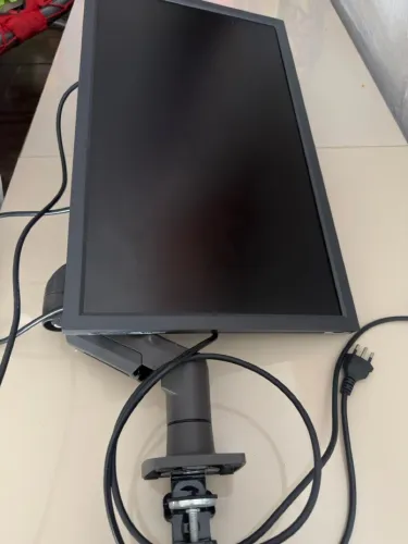 Monitor Benq Zowie 144 hz , com suporte de mesa já