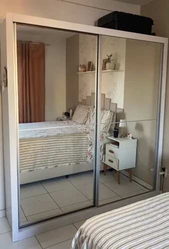 Guarda-Roupa Casal Branco 2 Portas de Correr Espelhadas - Excelente Estado
