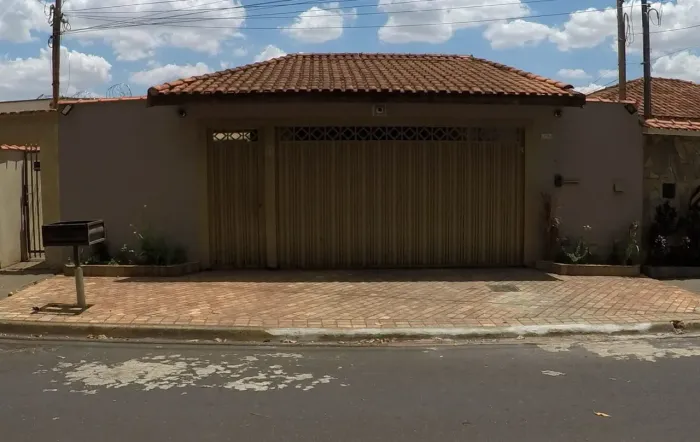 Vendo excelente casa no Jd novo mundo
