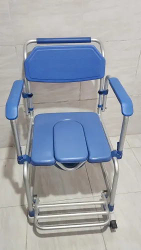 Cadeira de Rodas para Banho Semi Nova - Excelente Estado