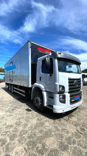 VW 24250 Constelation Bau 8 metros