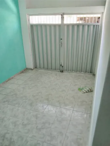 Imóvel para aluguel possui 50 metros quadrados para comercio em Montese - Fortaleza - CE