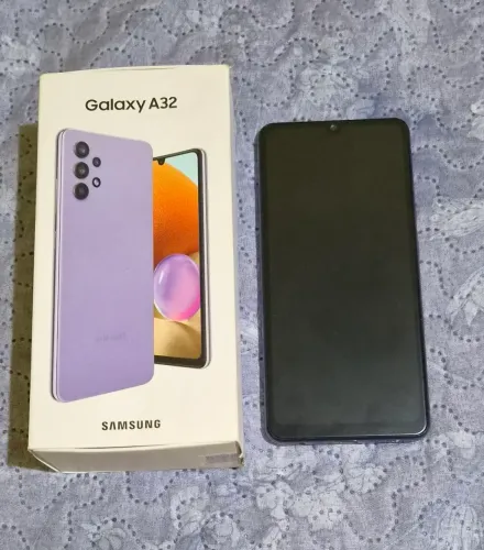 Vende-se um celular