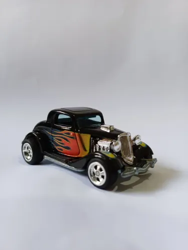 Hot Wheels 3-Window '34 Ford larry garage