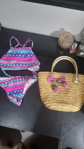 Conjunto praia infantil com Biquine e bolsa de palha Tam 6 anos