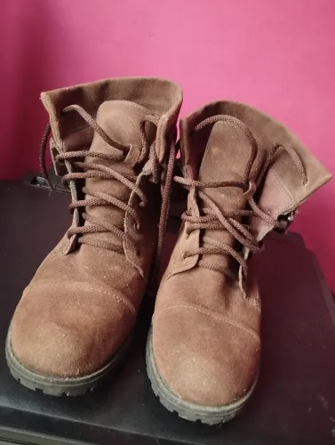 Bota linda número 34 pouco usada