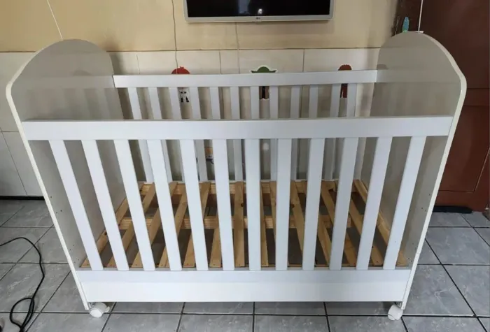 Berço para Bebê, mini cama e sofá.