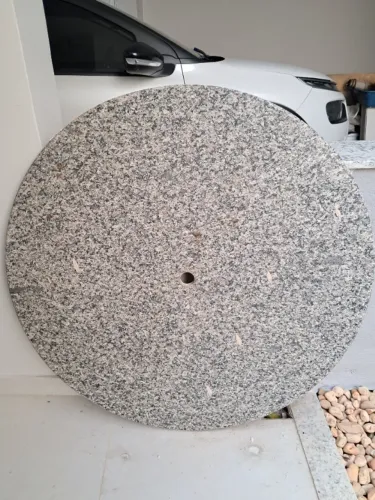 Tampo em granito para mesa redonda com 1,03 cm diâmetro com furo central