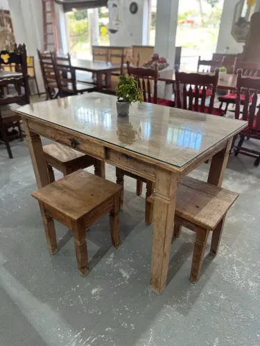Mesa de Madeira Maciça rústica com 4 banquinho